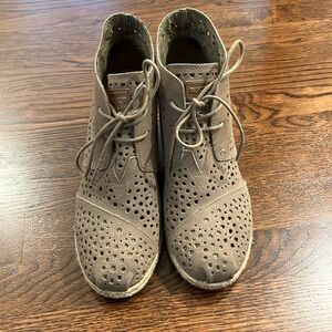 Toms espadrille brown perforated suede booties